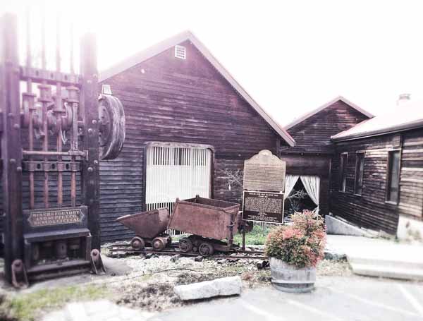 DANK-Miners-Foundry-Moira-McLaughlin-2015-600